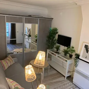 Moderne Au Coeur De Batignolles Paris