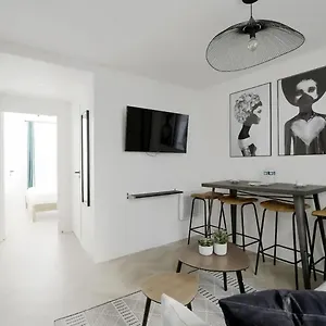  Appartamento Enchanting Parisian