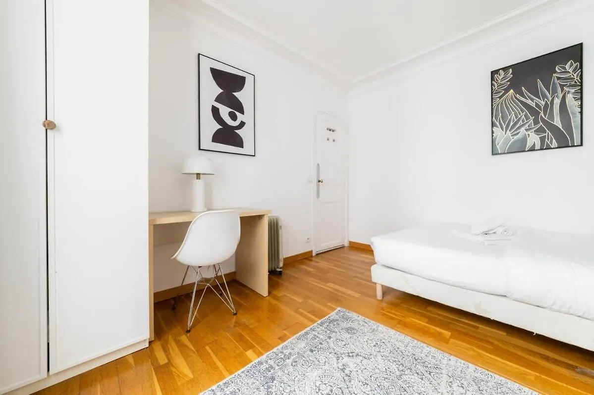85M2 De Confort Paris 17 - Charme Parisien 6P - Flat-Guest 0*,  France