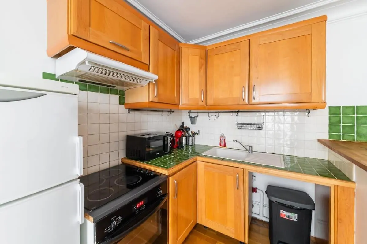 85M2 De Confort Paris 17 - Charme Parisien 6P - Flat-Guest 0*,  France